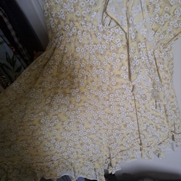 Floral yellow short jumpsuit - Picture 3 of 4